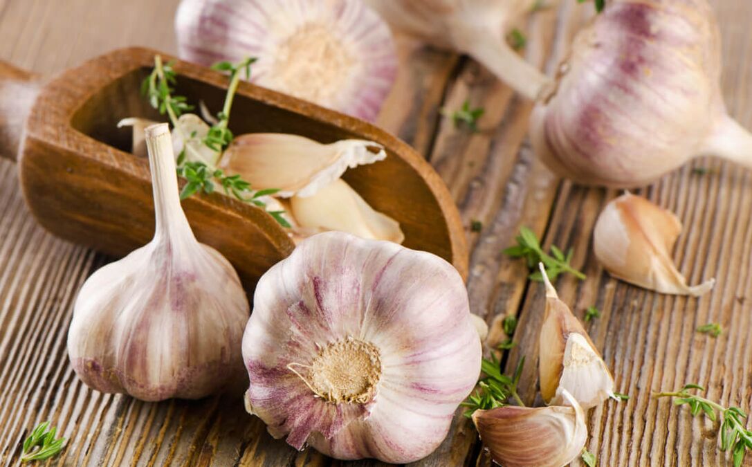 Garlic is one of the best home remedies for worms in children and adults. 